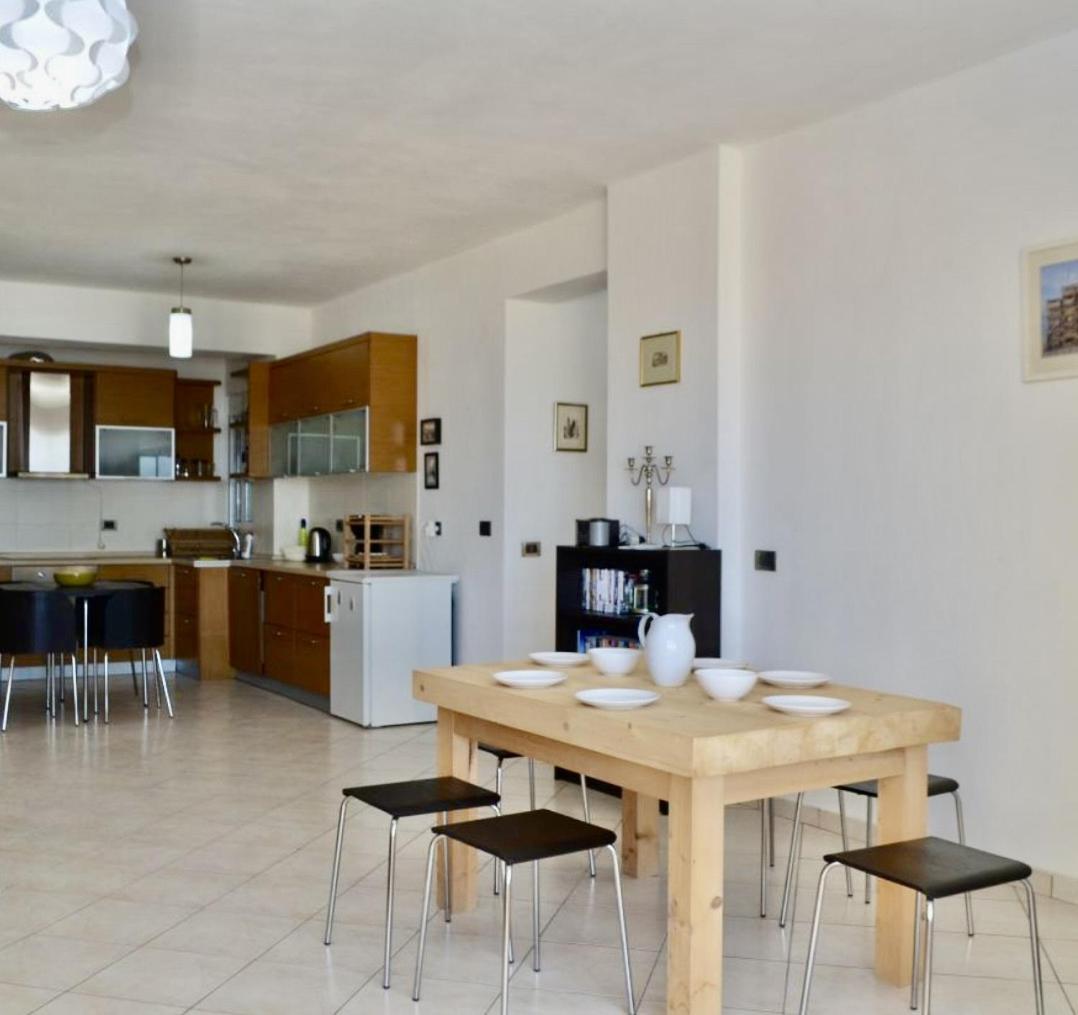 Andi Apartment Sarandë Esterno foto