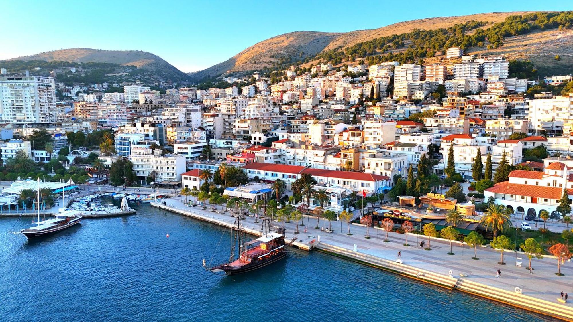 Andi Apartment Sarandë Esterno foto